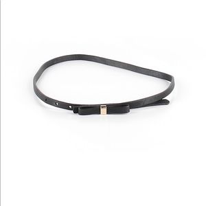 EXPRESS Black skinny belt with bow size small